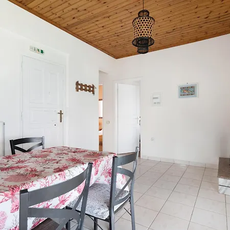 Apartament Theodoros *